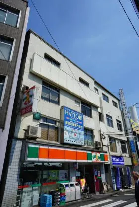 平和ビルの外観