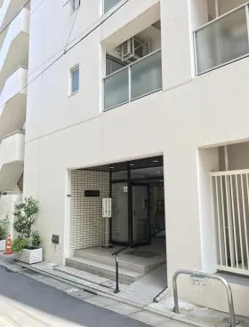 ドルミ第2御苑ビルの外観