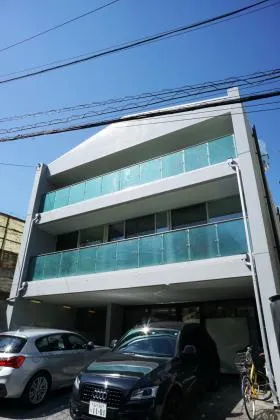 POOLビルの外観