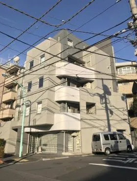 カーサ千駄ヶ谷ビルの外観