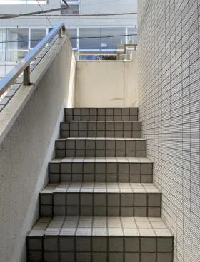 雅ビルの外観
