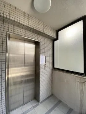 雅ビルの外観