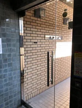 若松ビルの外観