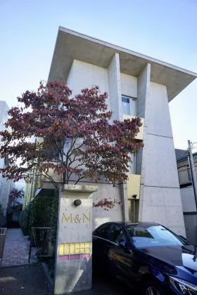 M&Nビルの外観