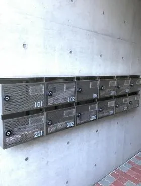 M&Nビルの外観