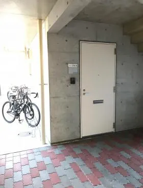 M&Nビルの外観