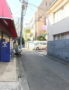 M&Nビルの外観