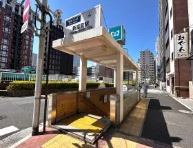 出入口3から地上に出る