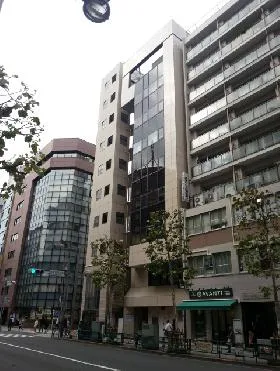 新宿御苑さくらビルの外観