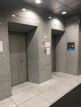 コアビルの外観