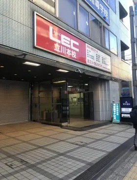 コアビルの外観