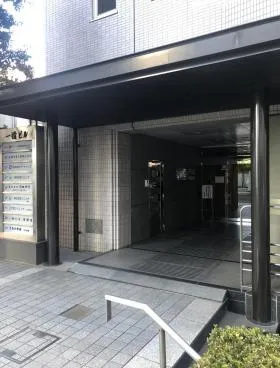 一清本館ビルの外観