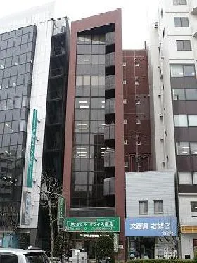 山萬ビルの外観
