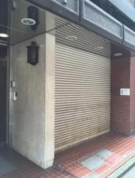 山萬ビルの外観