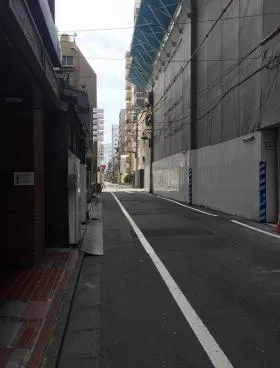 山萬ビルの外観