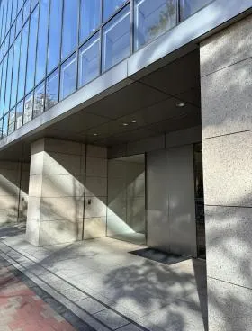 日土地銀座ビルの外観