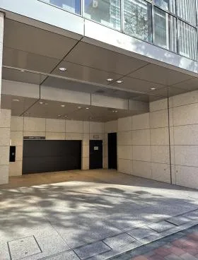 日土地銀座ビルの外観