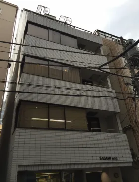 SAGAMIビルの外観