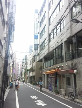 コスモス御苑ビルの外観