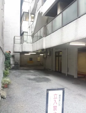 コスモス御苑ビルの外観