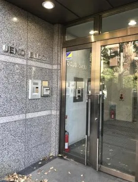 上野ビルの外観