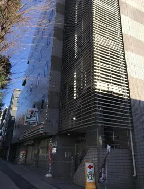 上野ビルの外観