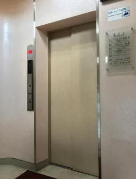 泉ビルの外観