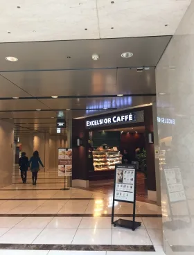 日土地西新宿ビルの外観