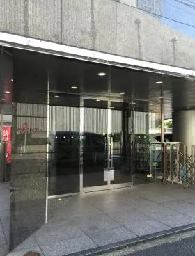 芝マツオビルの外観