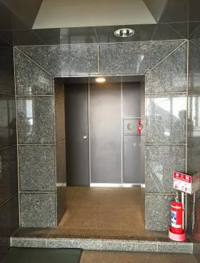 芝マツオビルの外観