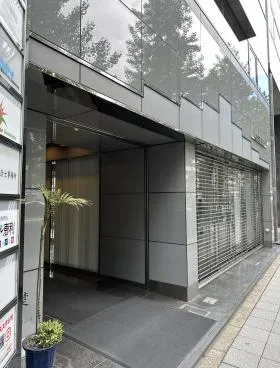 西新宿小出ビルの外観