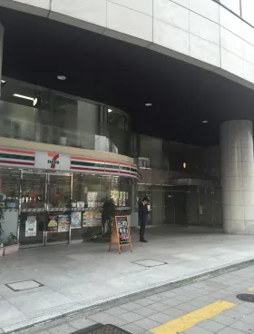JRE西新宿テラス(旧:新和ビルディング)の外観