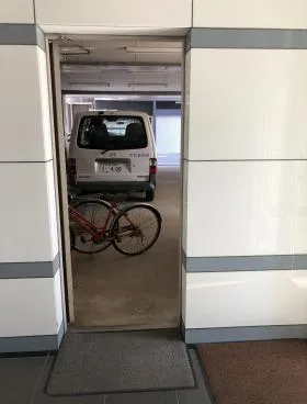 新富HJビルの外観