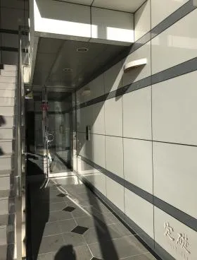 新富HJビルの外観