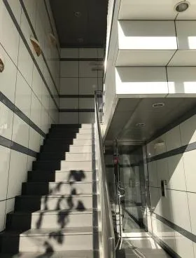 新富HJビルの外観