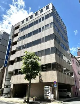 新富HJビルの外観