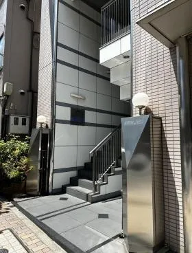 新富HJビルの外観