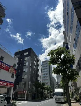 新富HJビルの外観