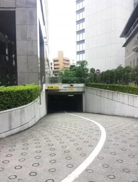 ヤマタネビルの外観