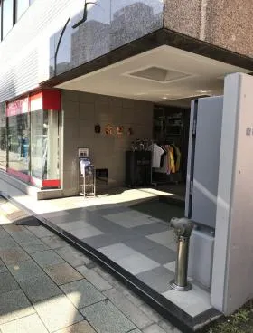 日高ビルの外観