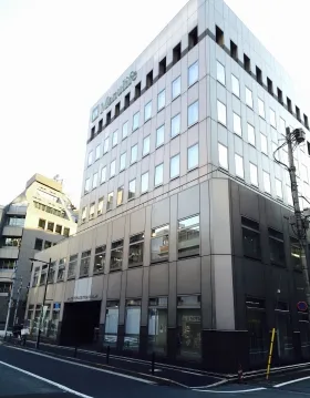 マニュライフプレイス九段南の外観