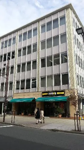 東越伯鷹(トウエツハクヨウ)ビルの外観