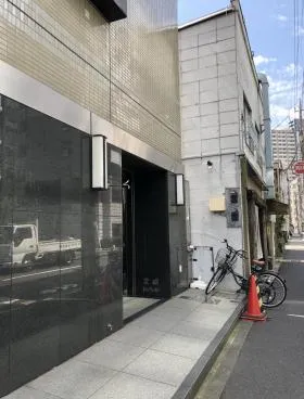 新大橋2丁目ビルの外観