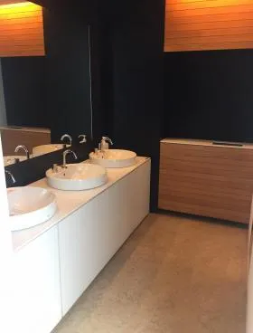 木材会館の外観