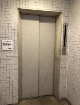 麹町ロイヤルビルの外観