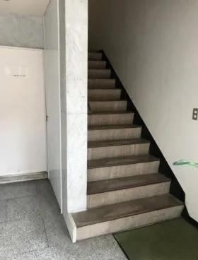 角一ビルの外観