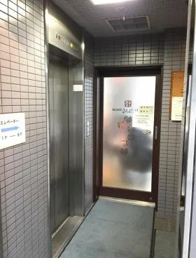 東英九段ビルの外観