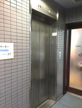 東英九段ビルの外観