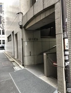 UIビルの外観