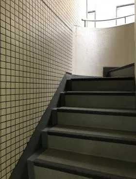 UIビルの外観